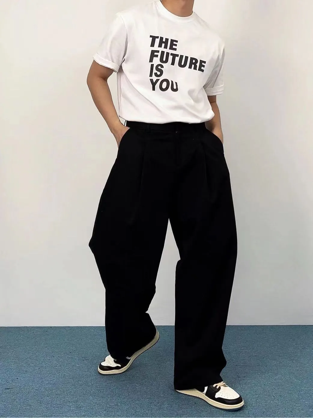 10月のオフィスカジュアルで迷わない、シンプルでスタイリッシュなTシャツ選びは？