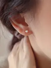 珠飾りデザインの耳釘【小ぶり・シンプル・高級感あり】