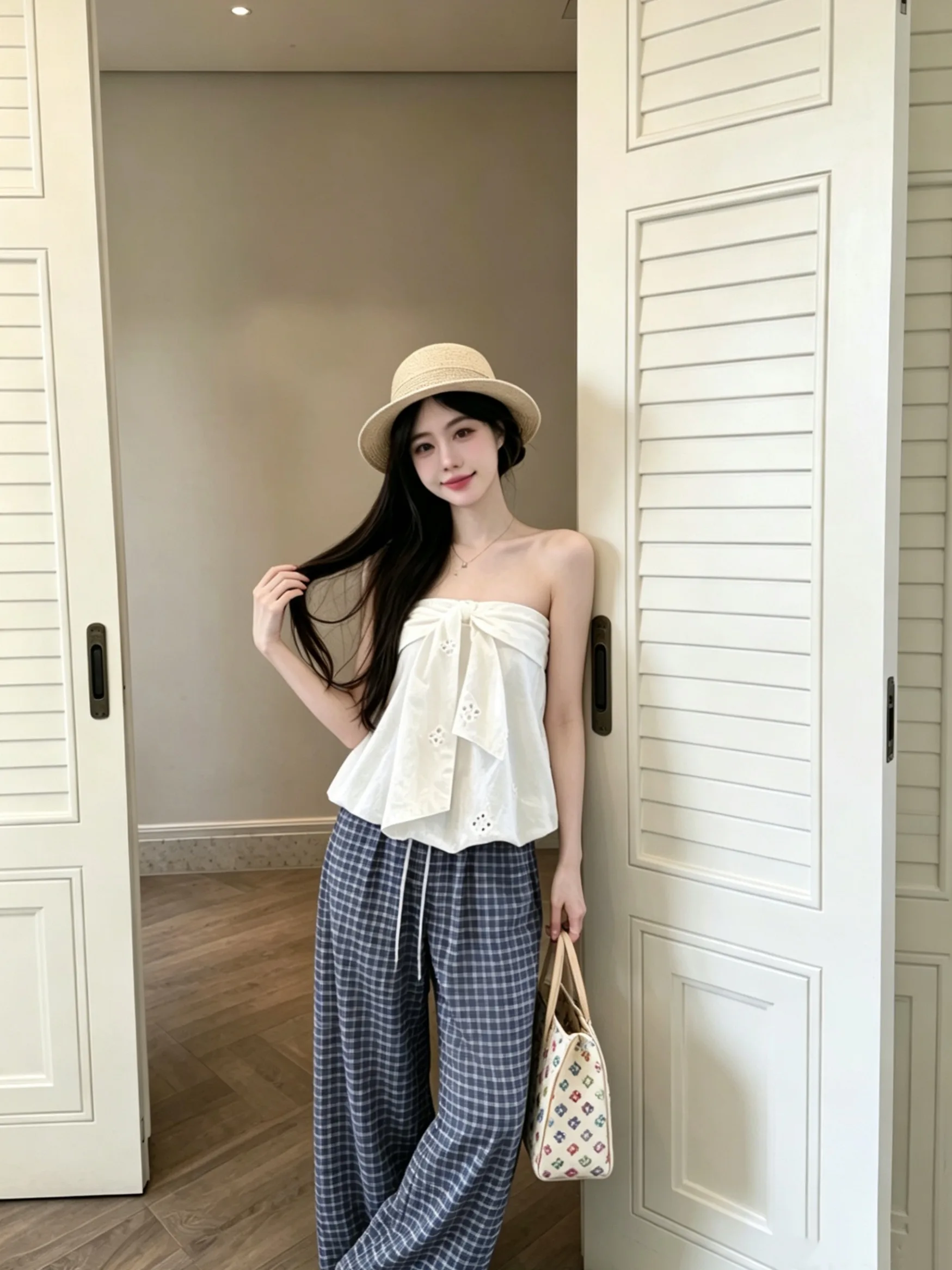 60代の夏旅行ファッションで失敗しない着こなしは？透かし模様のセットアップが解決する理由