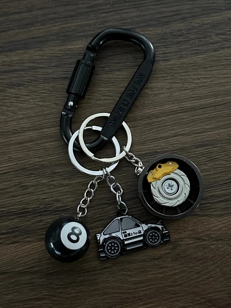 通勤の先に、自動車に「プレミアム感」をもたらすキーホルダーは？