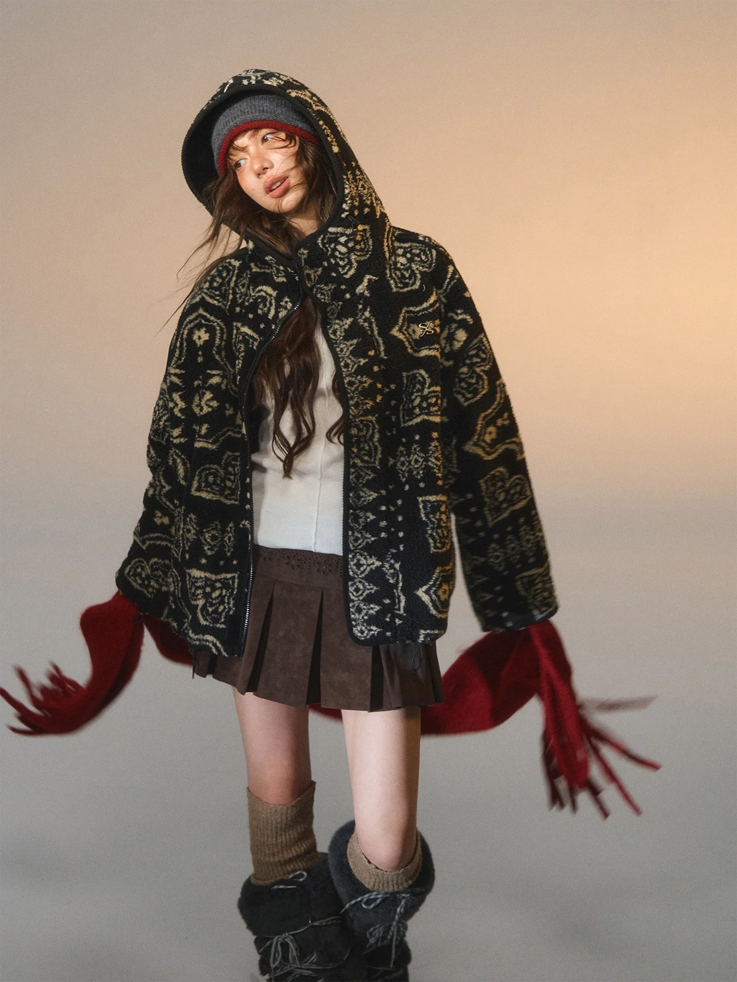12月に着るレディース服装は、どう選ぶ？フリースパーカーが冬の日常を救う理由