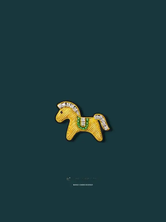 かわいい小馬デザインのブローチ【ダイヤモンド風・手刺繍・インドシルク使用】