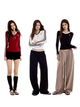 Vネックデザインのレディース長袖Tシャツ【春用・レッド・フィット感あり】