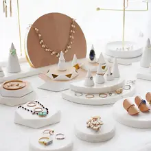 白色ジュエリー収納ラック【耳飾り・ネックレス用・ディスプレイ用・クリスマス向け】（セットアップ対応）