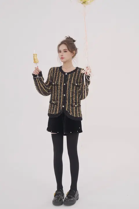 高級感ある黒金ニットカーディガン【クラシックデザイン】