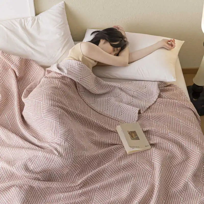 夏に使えるブランケットはどれが涼しいか？全cotton製ガーゼタオルケットが解決する