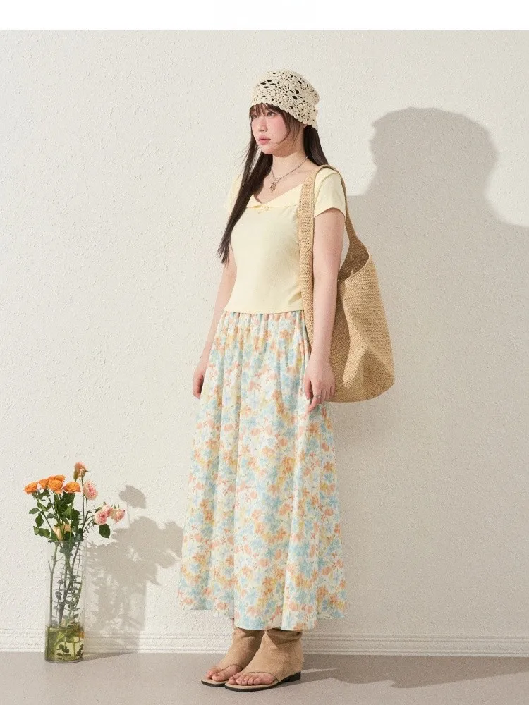 鮮やかなフラワープリントの大きいサイズ半身スカート：夏服に最適な柔らかい素材とデザイ  ン