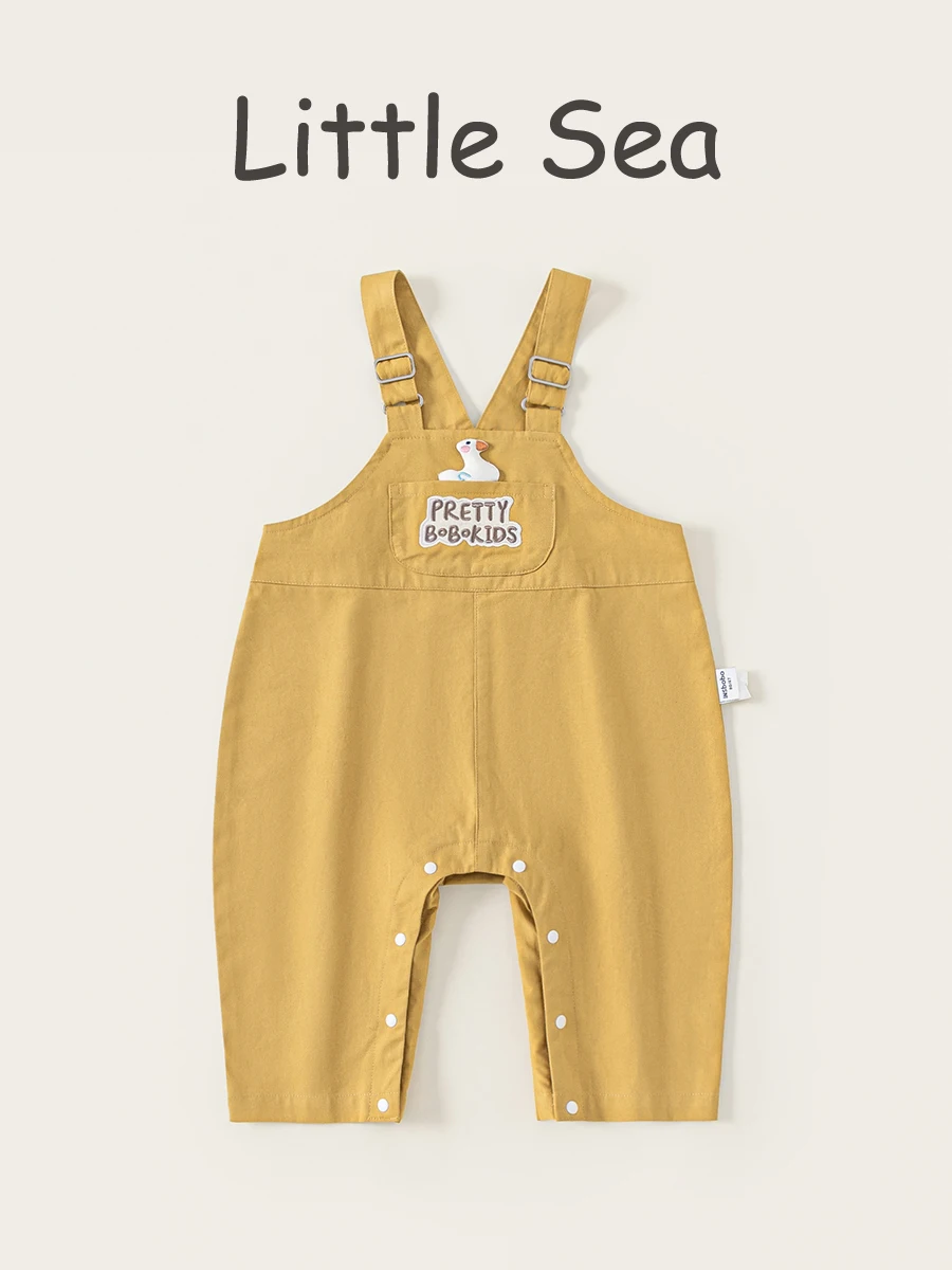 赤ちゃんの服サイズ目安：春用ダックデザインサスペンダーパンツの適用サイズと実際のフィット感