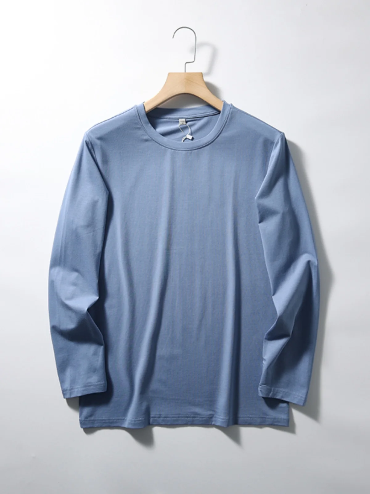 生地Tシャツの選定ガイド：白衣青黛の長袖クルーネックが通気性と耐久性をどう実現するか