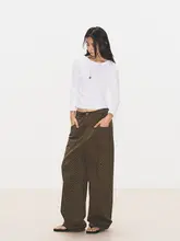 シンプルな白の9分袖Tシャツ【女性用・シャープなデザイン】