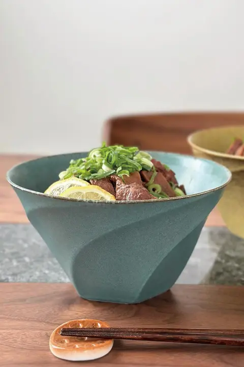 日本製トルドシリーズ 陶器の食器【シンプルでレトロなスープボウル・麺用ボウル・スタッカブル】
