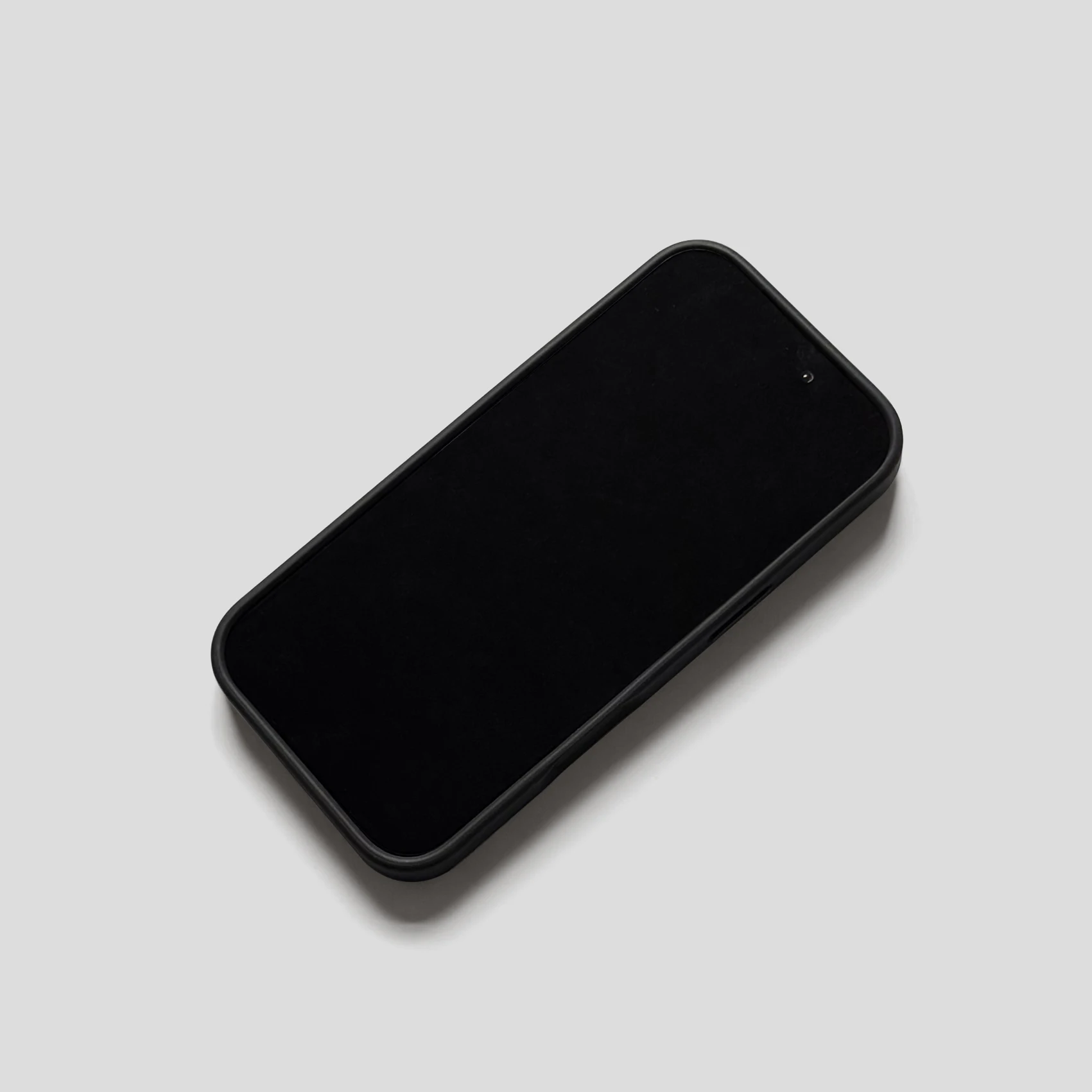 iPhoneケース チェキ どんなもの？復刻チェック柄が人気の理由とは？