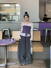 春夏用の微透な紫色の小花柄長袖Tシャツ【女性用・スリムフィット・おしゃれなデザイン】