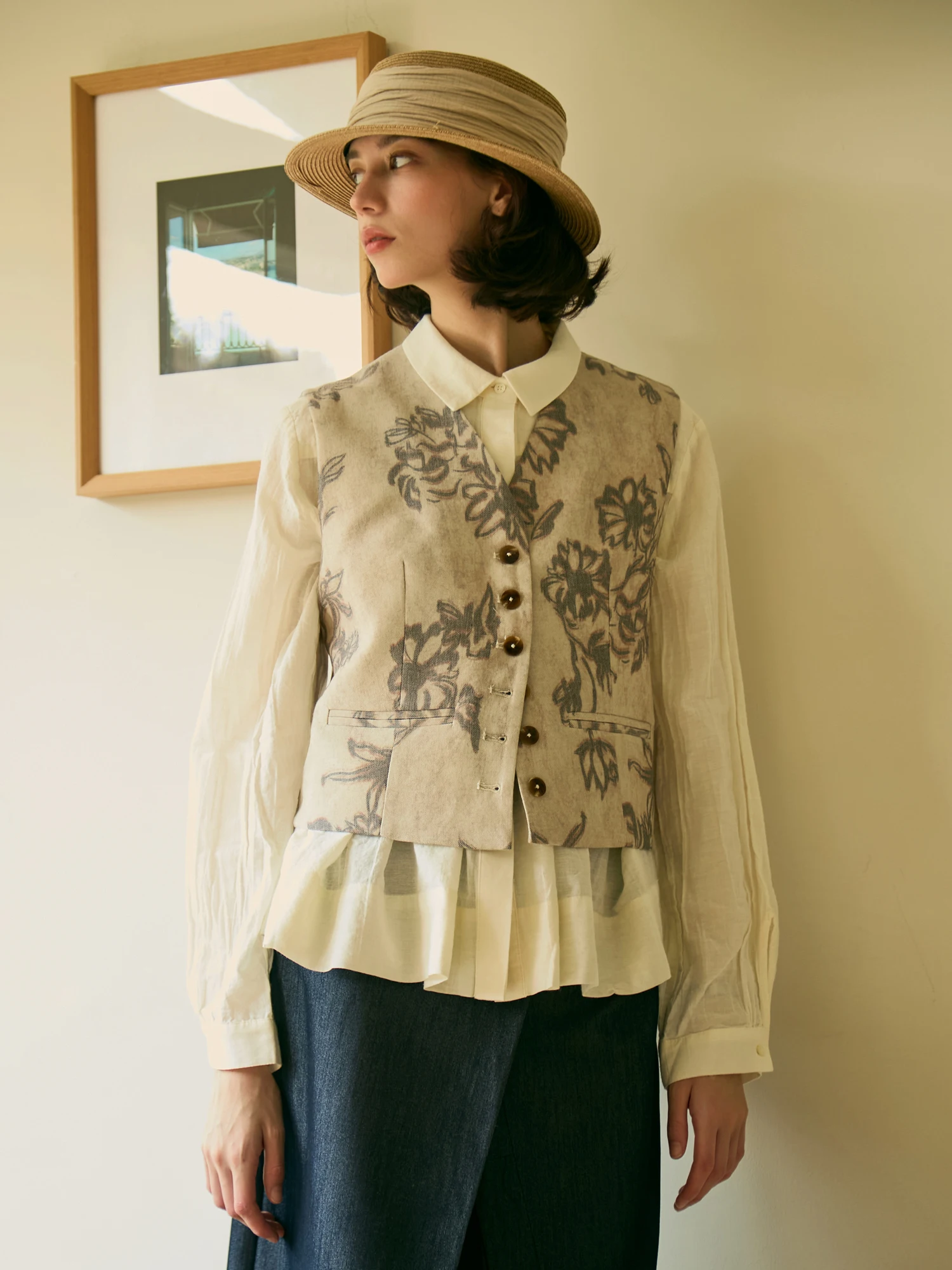 engineered garments 中古 で失敗しない選び方は？アートプリントのレトロ風ノースリーブジャケットが教えてくれたこと
