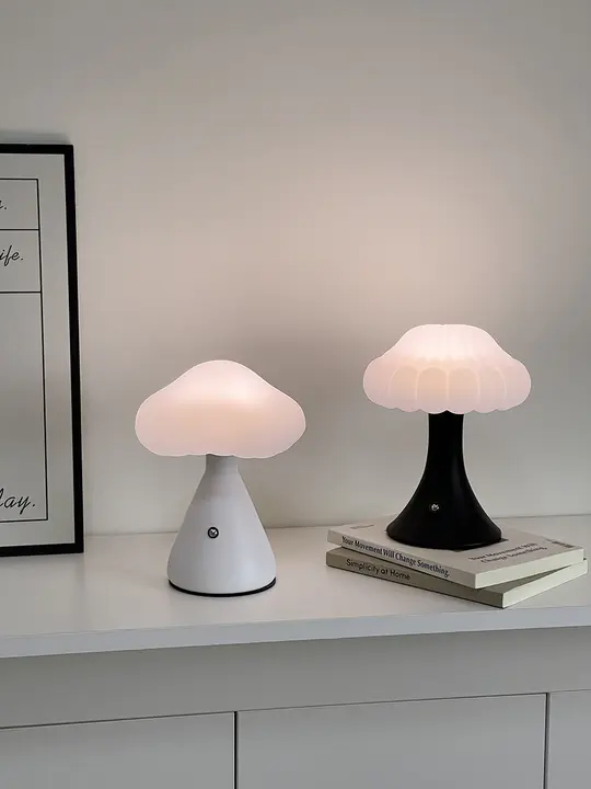 おしゃれなデザインの充電式ランプ【モダンなきのこ型・リビング用・ベッドルームの雰囲気作りに最適】