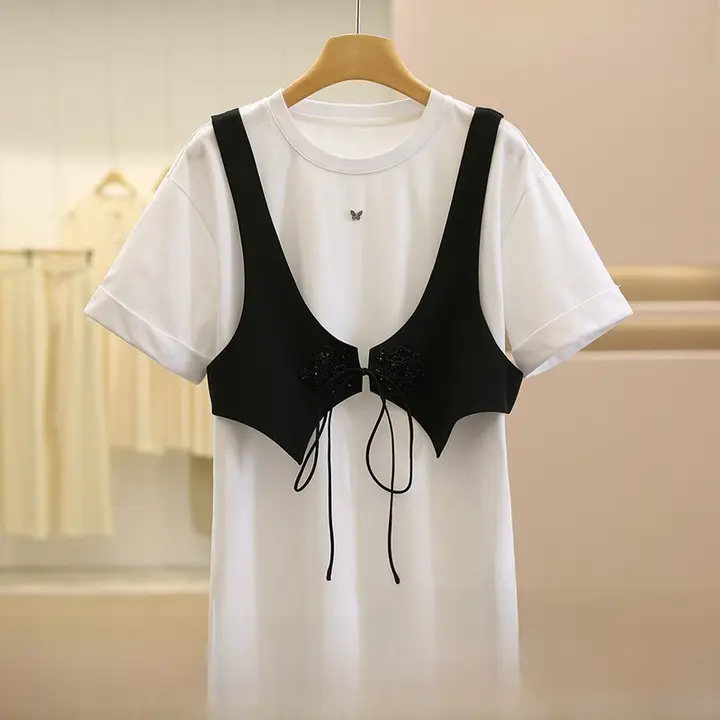 デザイン性の高い立体的な蝶モチーフのラウンドネックゆったりTシャツ（セットアップ対応）