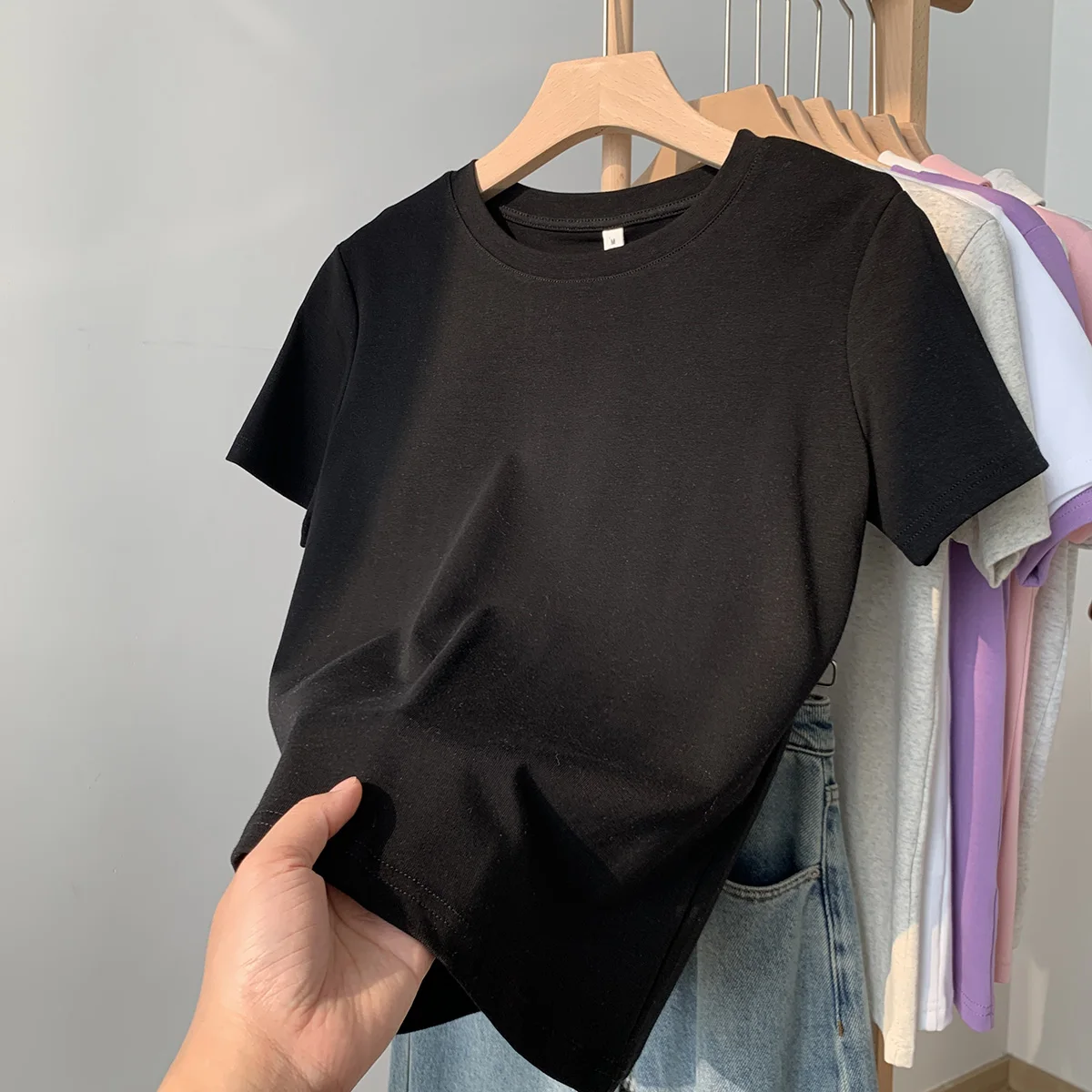 夏のTシャツで悩むなら、美シルエットの半袖Tシャツは本当に選ばれる理由は？