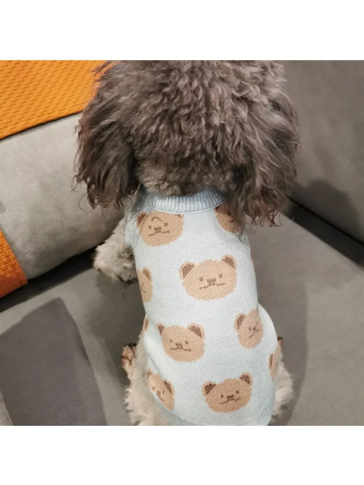 印刷されたパンダ柄犬服：秋冬用厚手セーターの保温性と小型犬への適応性