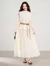 清純な感のノースリーブトップスとスカートの夏用コーディネート（セットアップ対応）