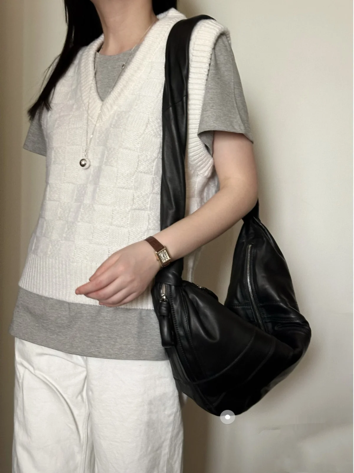 どんな服にも合うショルダーバッグはどこに隠れているの？