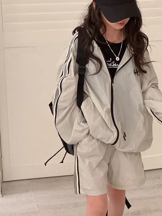 女の子用 UVカットパーカーとショートパンツ【お洒落・通気性・フード付き】（セットアップ対応）