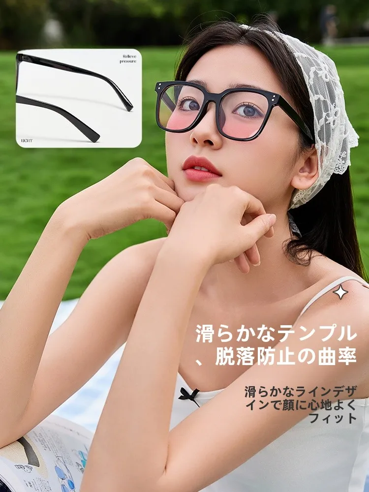 坊主似合うメガネは本当に必要？黒縁のシンプルさが、日常を彩る理由