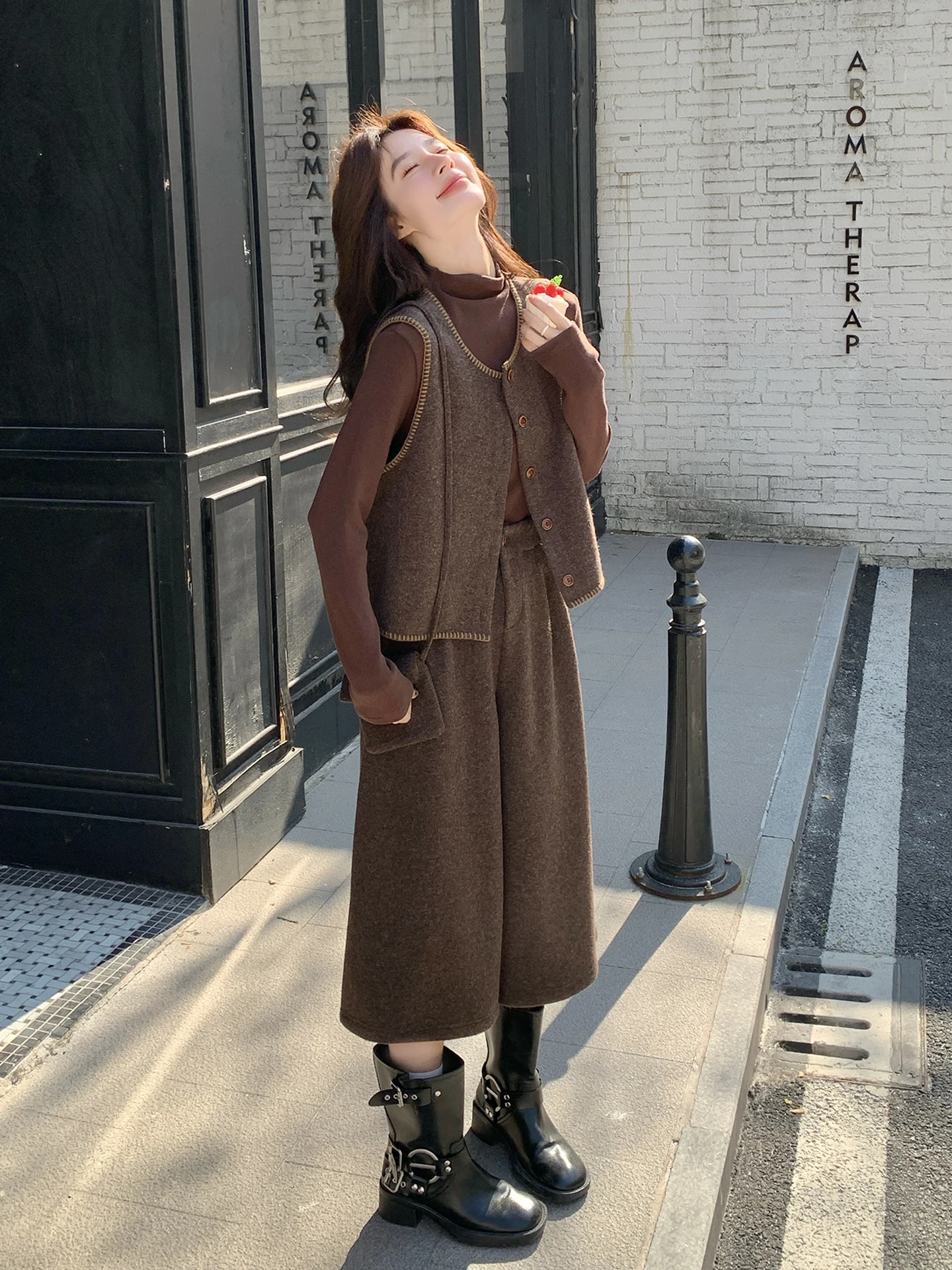 カーディガンとカーゴパンツを組み合わせるとき、どう選ぶ？