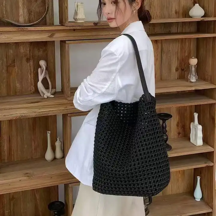手編みのバケツバッグ【大容量・ショルダー・通勤用・ナイロン素材・透かしデザイン】