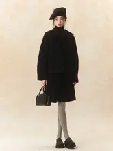 大きな翻領のリボン付きショートコートとプリーツスカートの冬用ファッション（セットアップ対応）