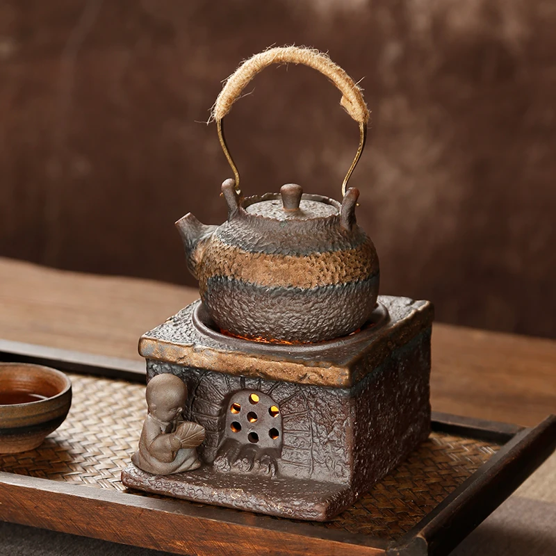 一斗缶焚き火台と茶炉の違いは？温かいお茶を楽しむための粗陶製茶炉が今、注目されている理由