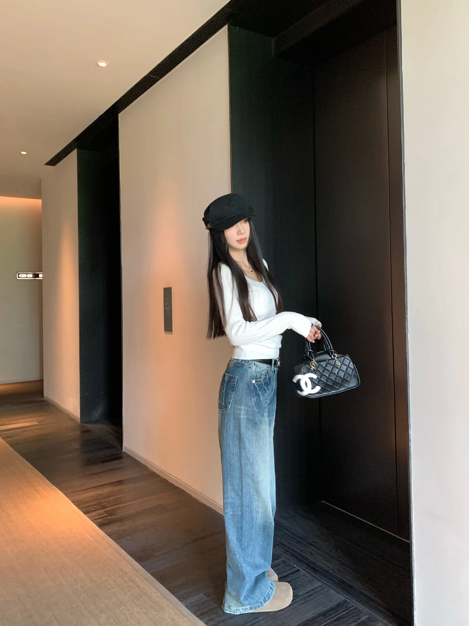 レトロデザインのデニムパンツ：ワイドレッグ・フィット・ブルーの実用性とサイズ対応