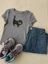 猫デザインのグレーショートスリーブTシャツ【夏用・フィット感あり・おしゃれ】