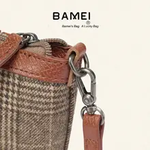 シンプルで軽量なショルダーバッグ【通勤用・実用的な収納】