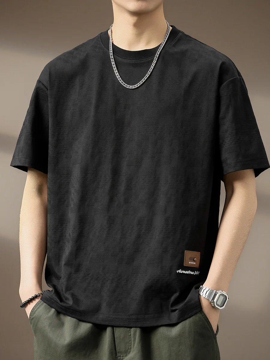40代のメンズカジュアルに迷わないで！老けない着こなしを実現する「立体浮彫りデザインTシャツ」の選び方とは？