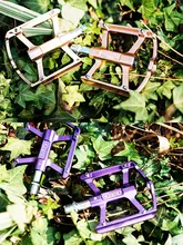 軽量アルミ合金製 自転車用クイックリリースペダル【桜色・二軸ベアリング】