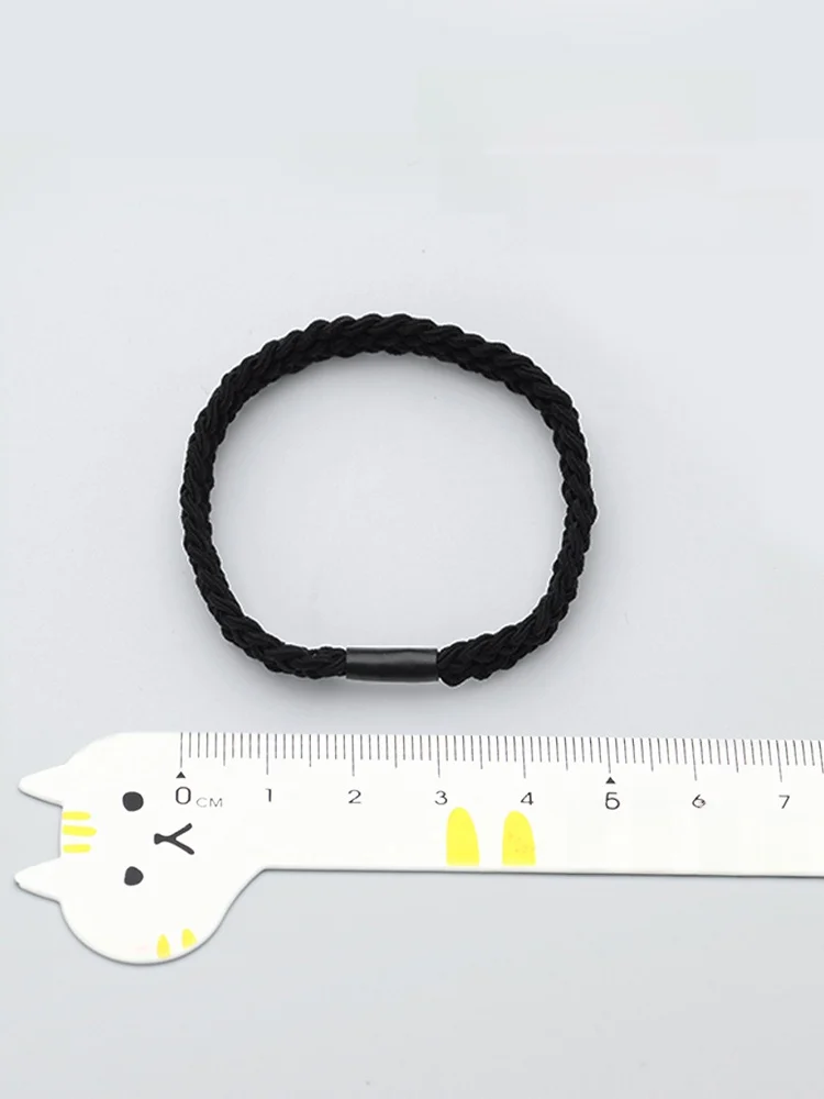 ポニーテールを簡単にまとめられる黒色ヘアゴムの実用性と性能解析