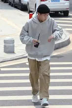 グレーのフード付きオーバーサイズスウェットシャツ【秋冬用・男性向け・極上の柔らかさ】