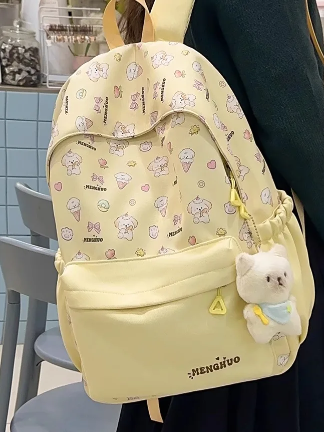 パステルカラーのリュックは、どんな場面で本当に使えるの？