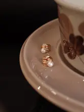 天然パール使用のヴィンテージ風ゴールドイヤリング【シンプルで独特のメタルピアス】