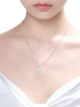 海ブルーの宝石をあしらったクロスネックレス【エレガント・ロックスタイル・細部まで美しいデザイン】