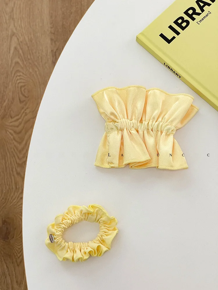 ゆるい ポニーテールの高級感を実現するイエローシルクバンド【フューシャデザイン】