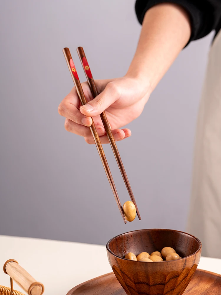 木製箸の高級感と実用性：onlycook 桜の木製箸が家庭でどう活用されるか