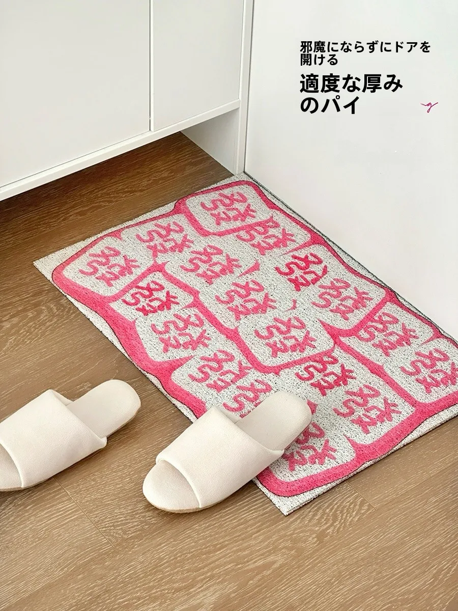 珪藻土マットの手入れは難しい？実は玄関に置いてあるこの1枚が、毎日の掃除を楽にしてくれる