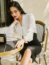 白色のリボン付き長袖シャツ【ビジネスシーン・春用・女性用】（セットアップ対応）