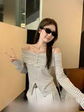 グレーのストライプワンショルダー長袖Tシャツ【スリット入り・春用・通勤スタイル】