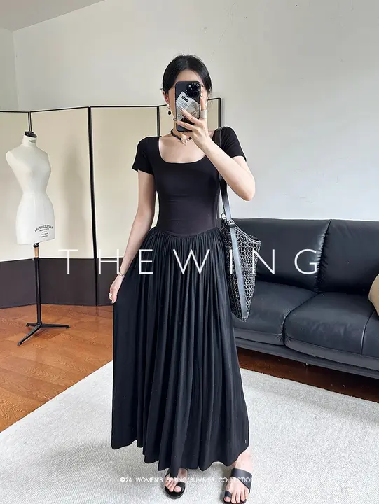 THEWING ブラックショートスリーブUネックドレス【ウエストシェイプ・ロングスカート・シンプルブラック】