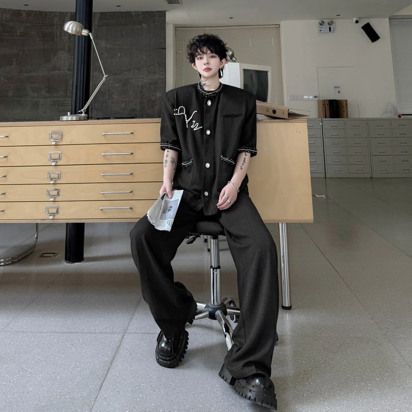 50代男性が着たいシンプルな服の例は？夏の軽量ジャケットで日常をリニューアルする