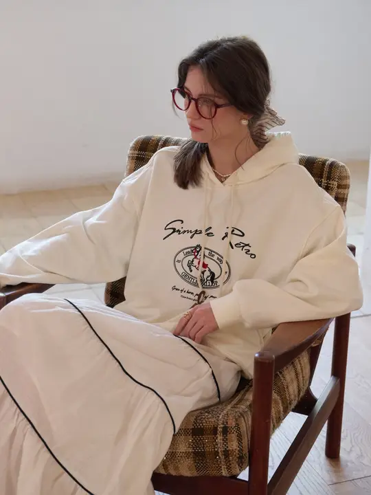 馬年刺繍入りフード付きトレーナー【春用・ゆったりデザイン・カジュアル】（セットアップ対応）