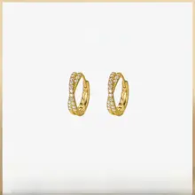 洗練されたデザイン！S925シルバー製の交差二重ライン輝きイヤリング【エレガント・高級感】