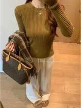 シンプルなリブニットトップス【女性用・ラウンドネック・長袖・タイトフィット・体型カバー】